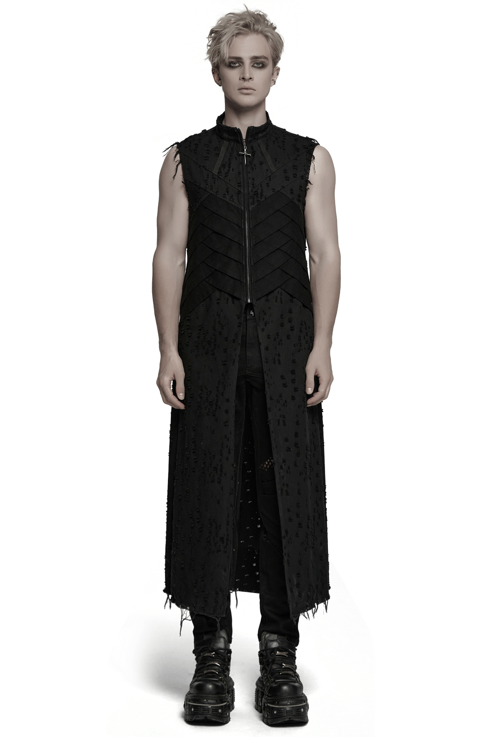 Capa larga de inspiración punk con diseño estructural y bolsillos