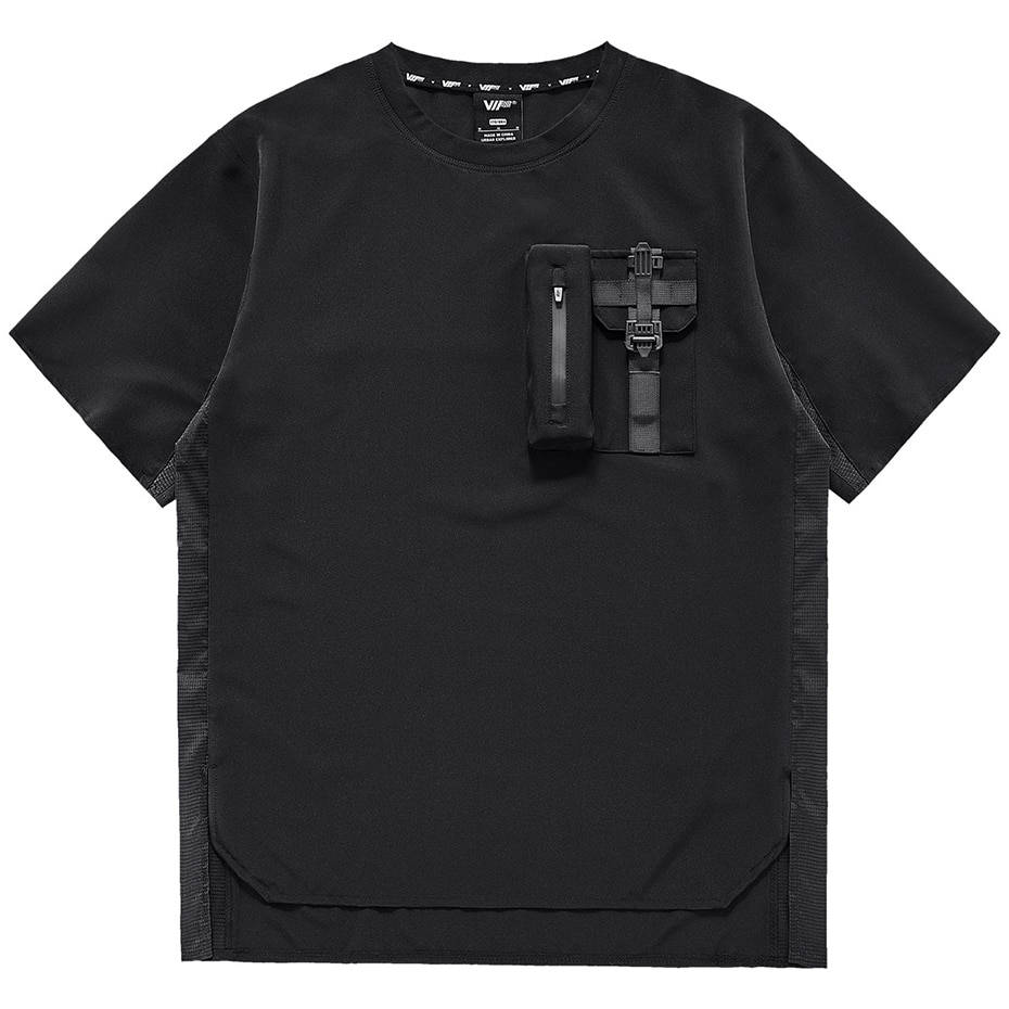 Men's oversized punk T-shirt in black with utility pocket, perfect for edgy streetwear style.