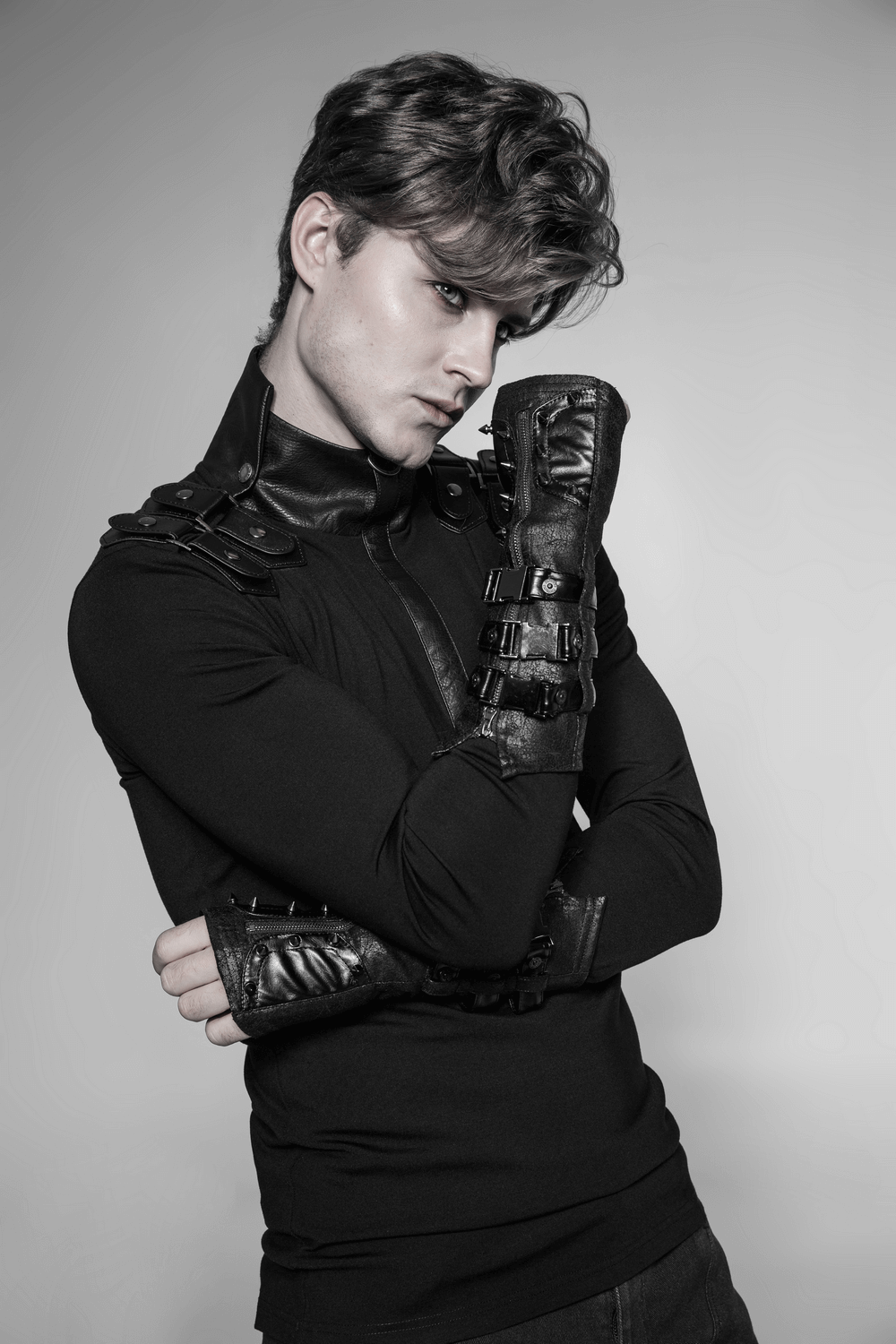 Model showcasing punk micro-crack fingerless gloves with leather loops, perfect for an edgy style.