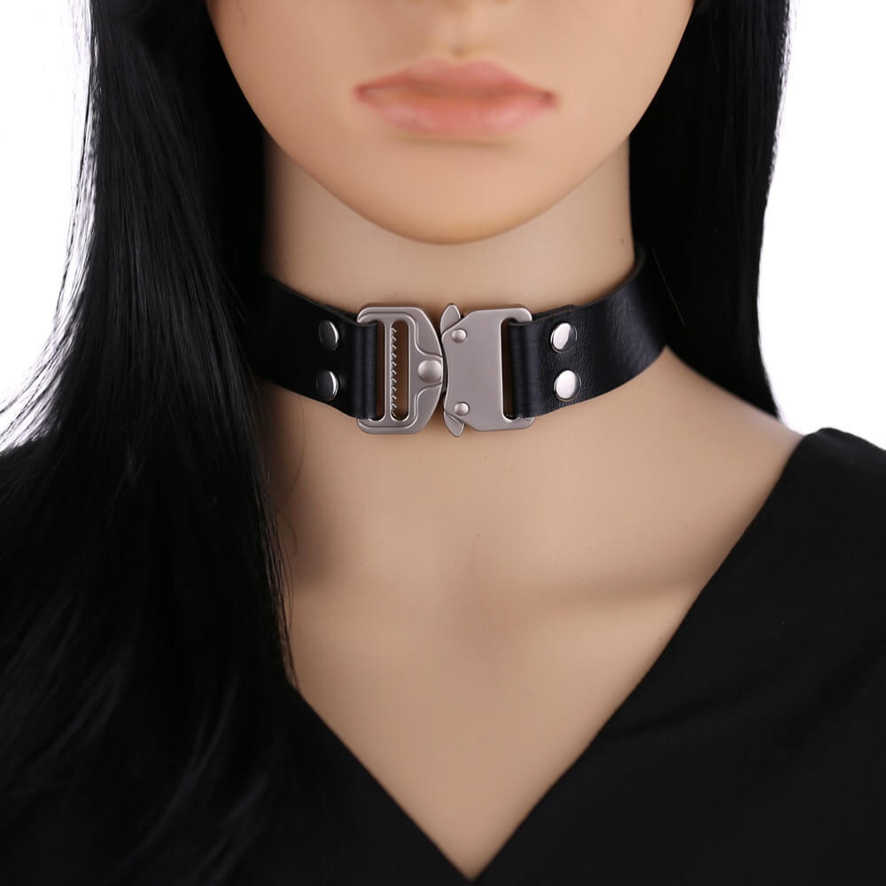 Punk PU leather choker with buckle on a mannequin, perfect for cosplay or edgy fashion looks.