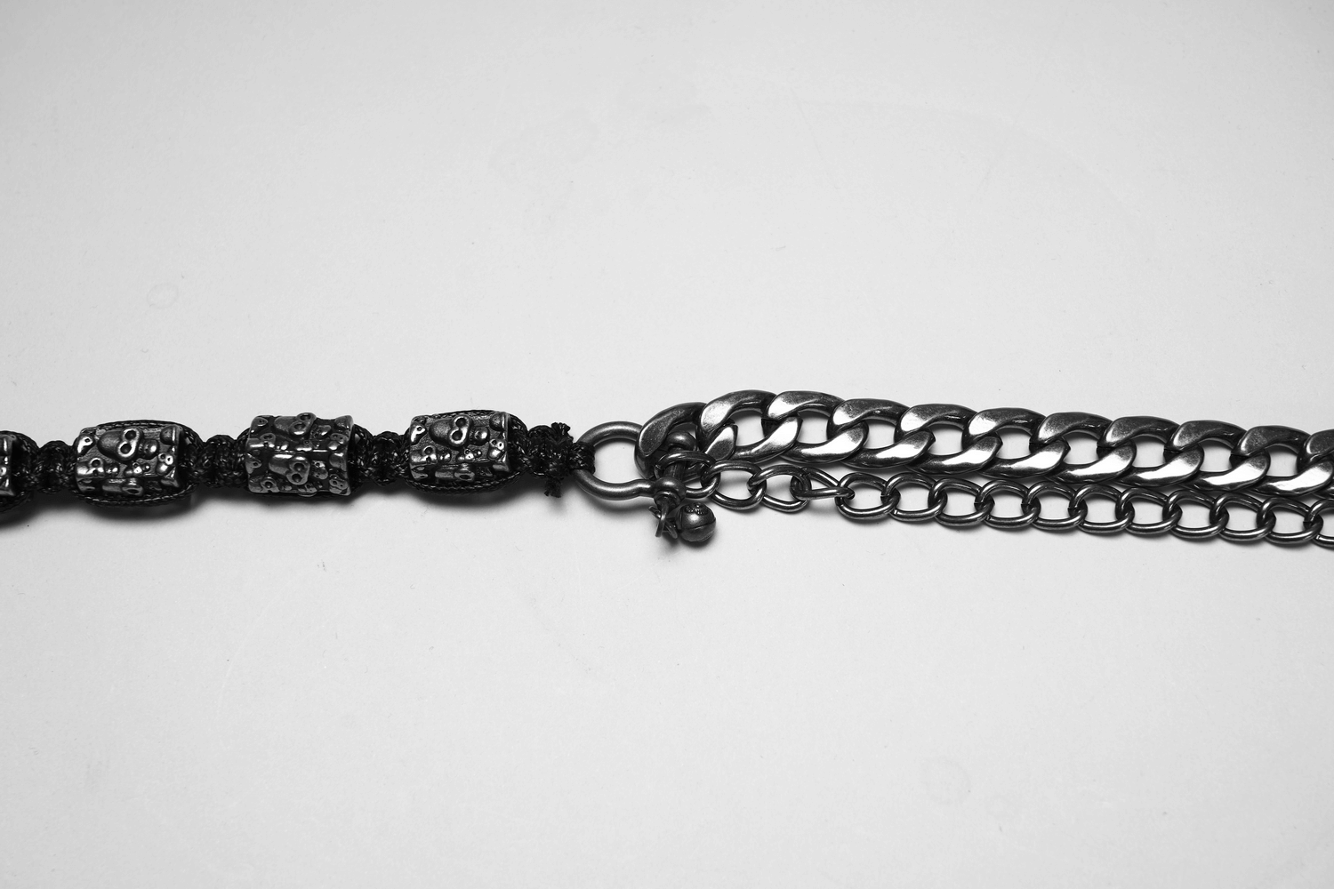 Punk skull snake pant chain featuring metal alloy links and unique clasps for a rebellious style.