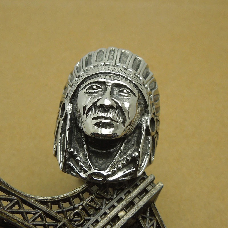 Rock-style stainless steel ring featuring detailed Indian chief head design, perfect for vintage outfits.