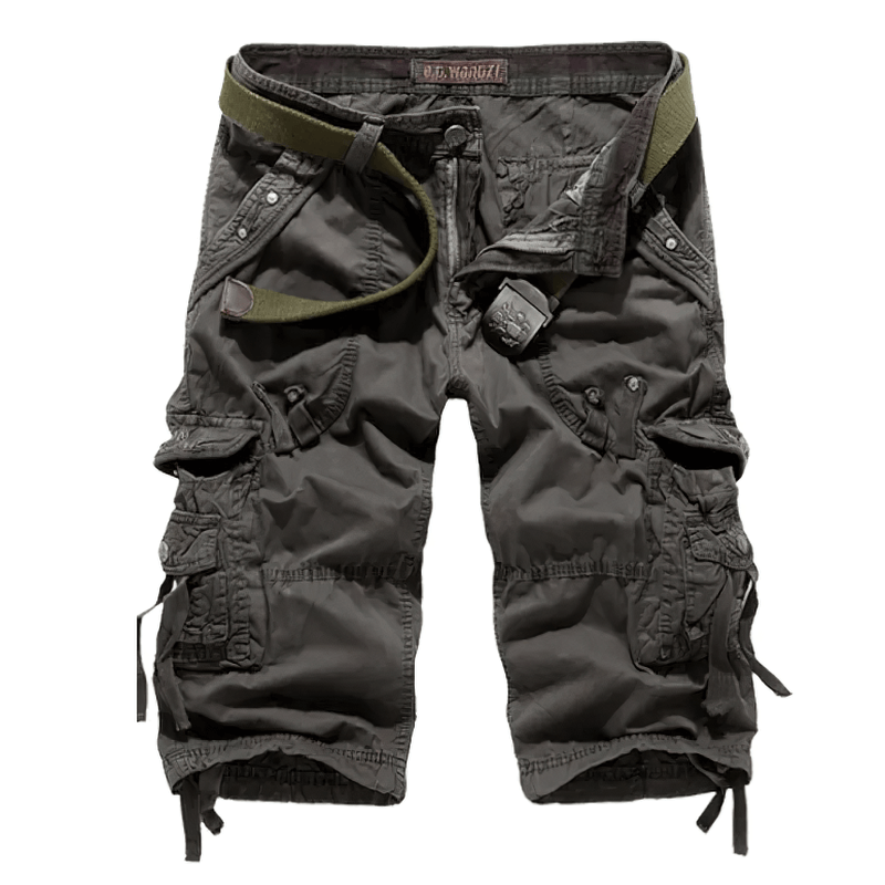 Loose camouflage cargo shorts for men in rock style with pockets and zippers, perfect for versatile styling.