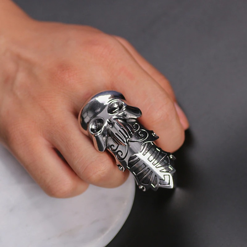 Silver Gothic Ring Claw of Zinc Alloy / Punk Fashion Ring with Skull - HARD'N'HEAVY