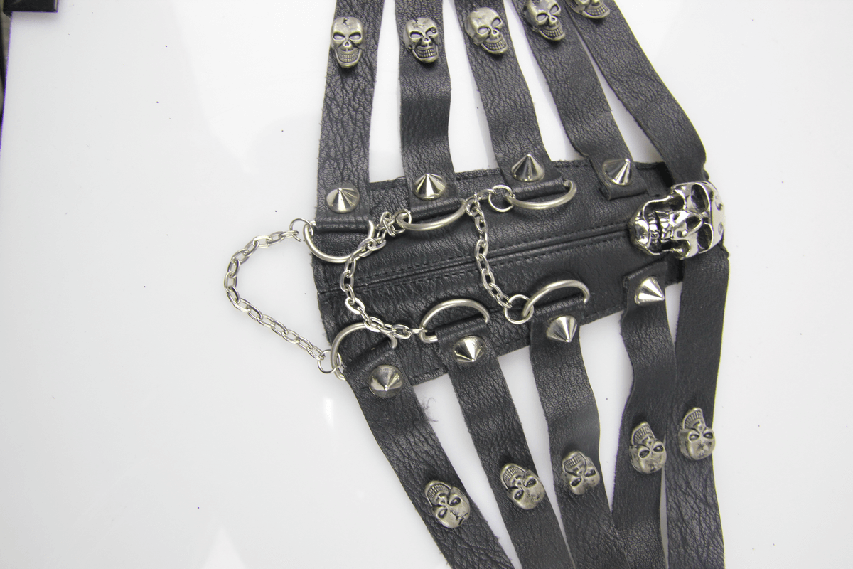 Stylish black steampunk mask with silver spikes and skull accents for a bold gothic look.