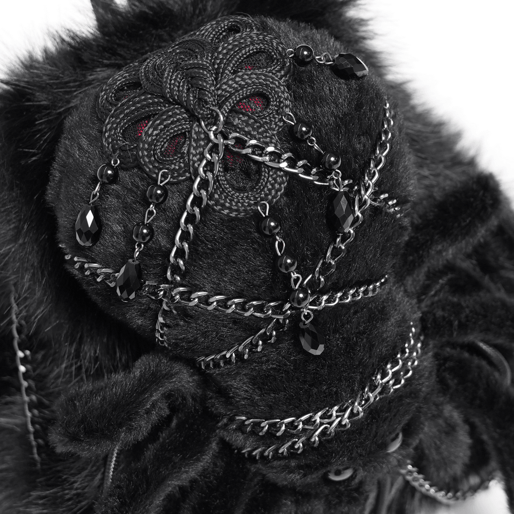 Stylischer Damen-Rucksack mit Totenkopf-Kette und Horndetail