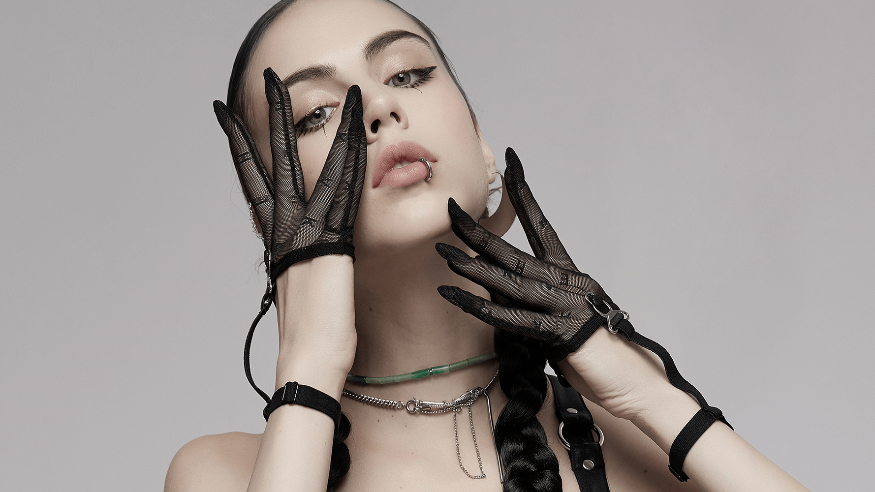 Stylish Gauze Fingerless Gloves with Harness Detail