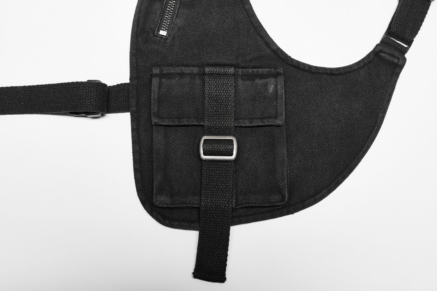 Close-up of Tactical Punk Detachable Bag's harness design featuring adjustable straps and pockets.