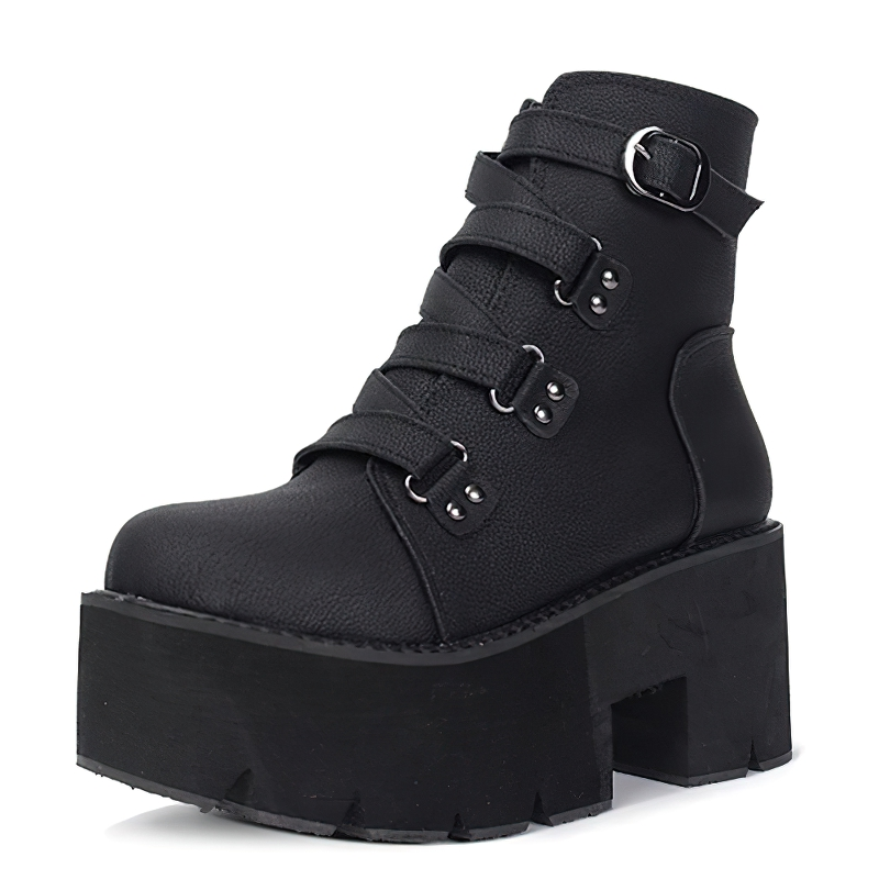Trendy black leather ankle boots with buckle and tractor platform for women, perfect for casual outfits.