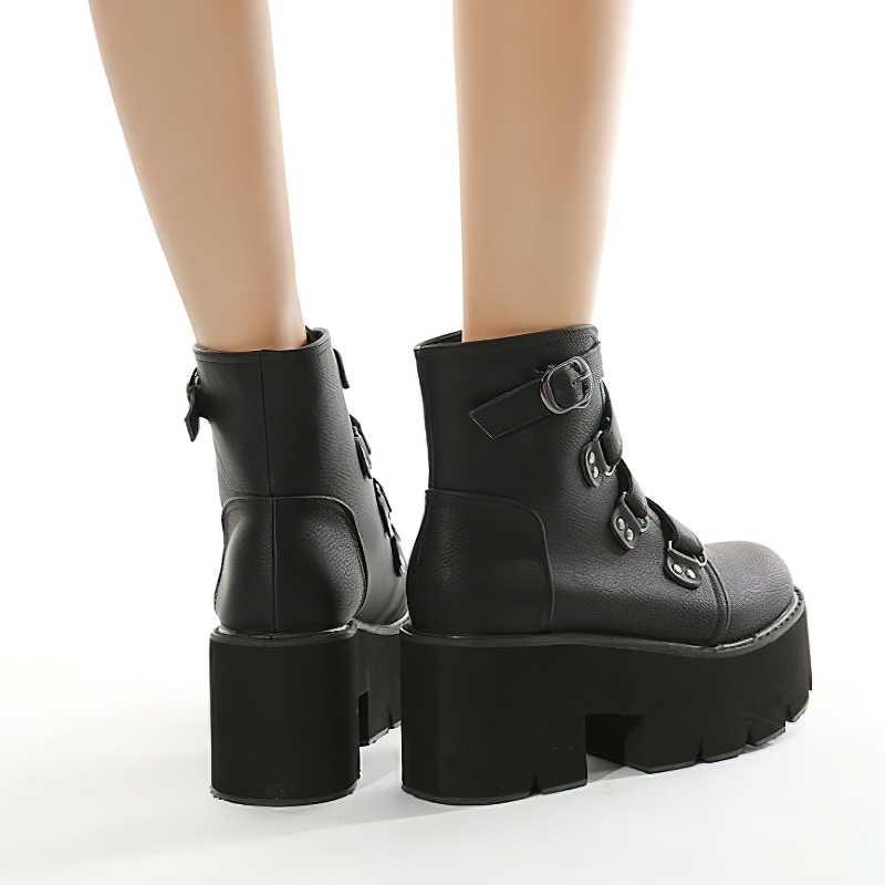 Black leather ankle boots with tractor platform and buckle details, perfect for casual style.