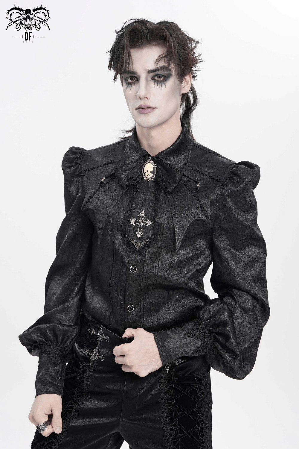 Viktorianisches Halsband mit Schleife und Barockspitzen-Krawatte
