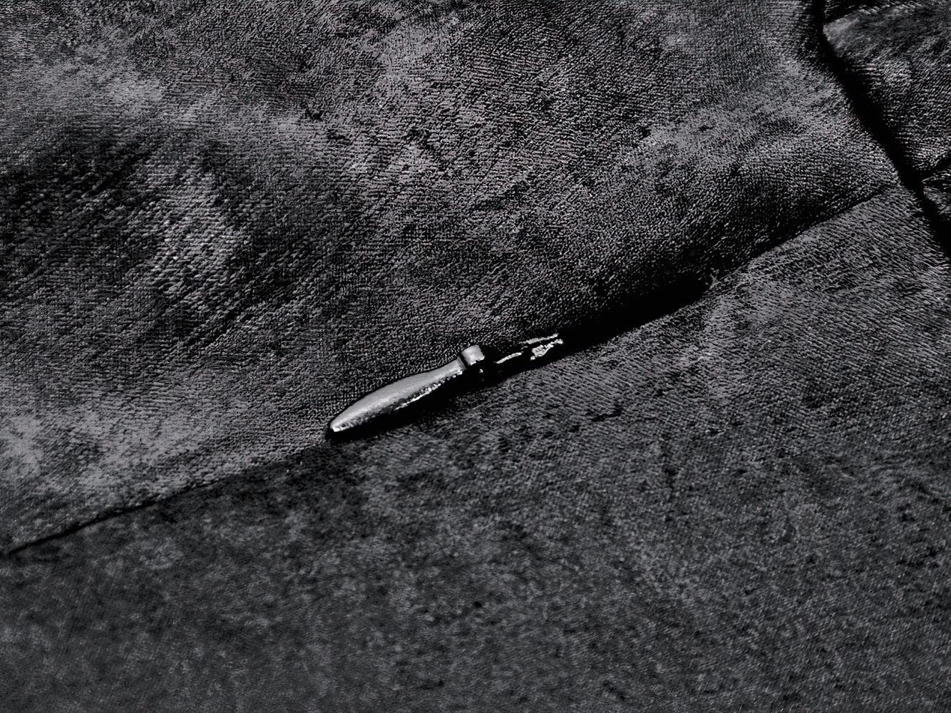 Close-up of the zipper detail on the Victorian Gothic Black Puff-Sleeved Long Dress fabric.