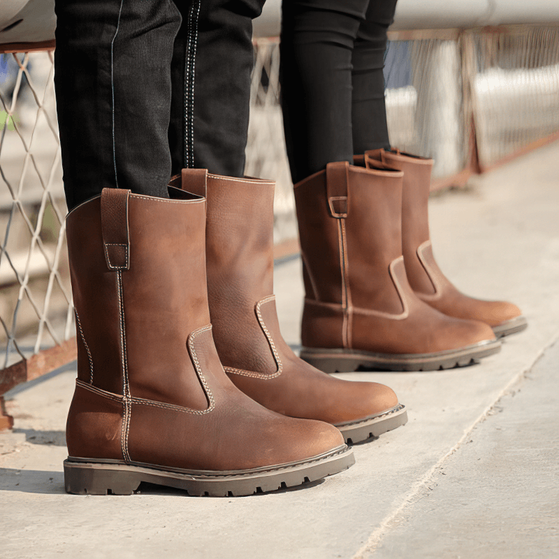 Vintage buckle boots for men in genuine leather, showcasing a casual rock style with a flat tractor tread sole.