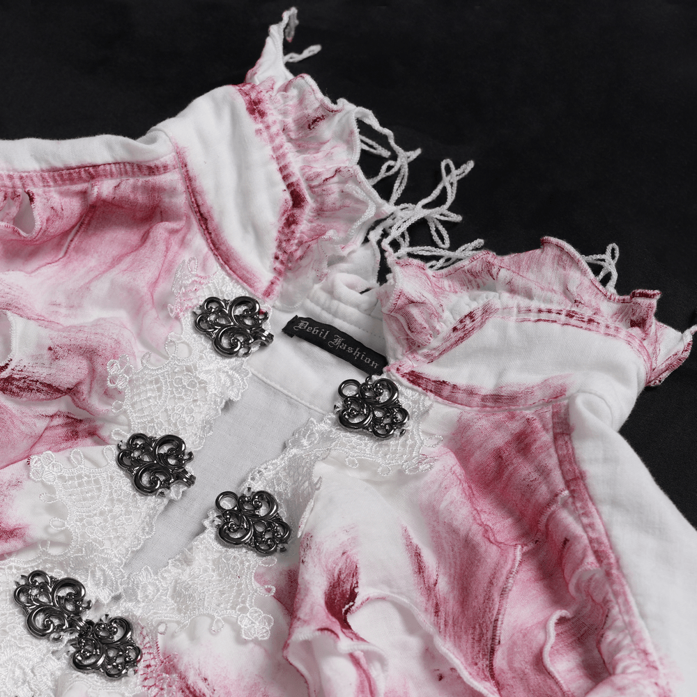 Chemise blanche gothique à volants avec froufrous cramoisis usés