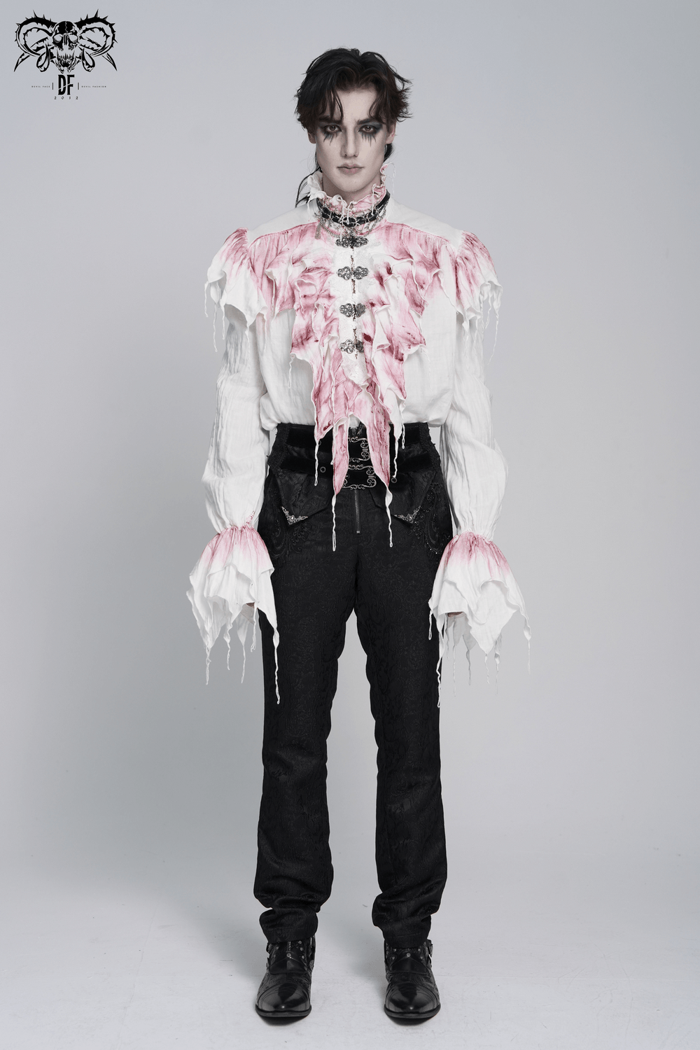 Chemise blanche gothique à volants avec froufrous cramoisis usés