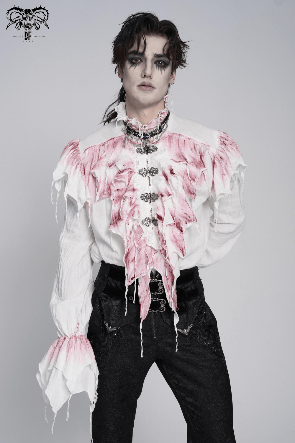 Chemise blanche gothique à volants avec froufrous cramoisis usés