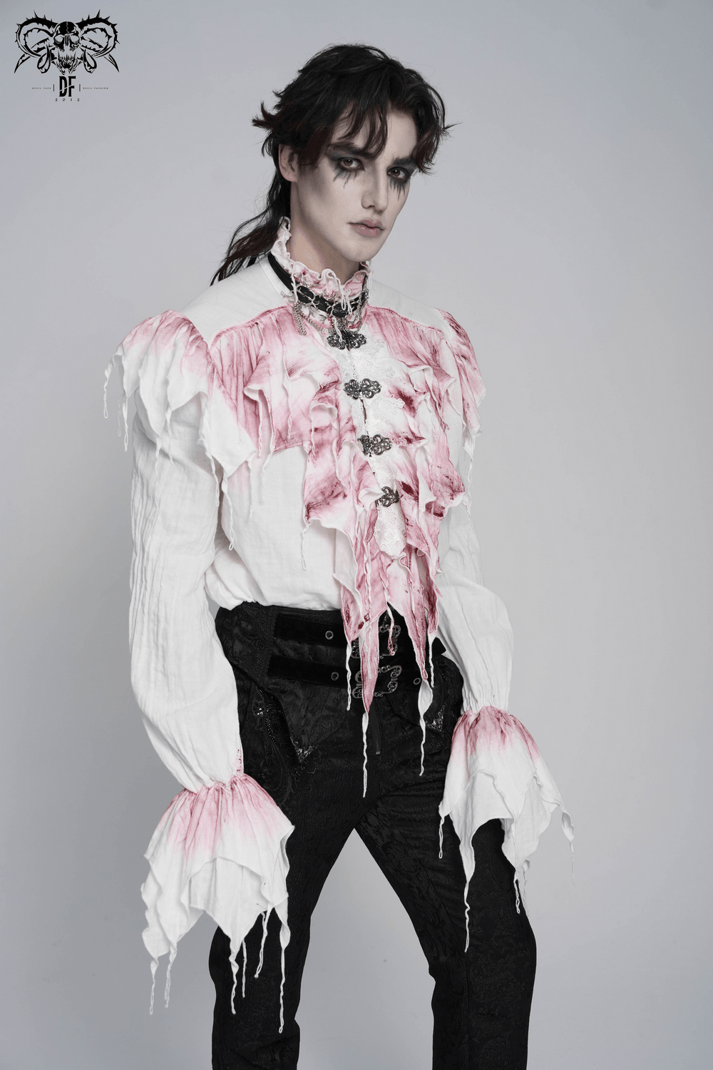 Chemise blanche gothique à volants avec froufrous cramoisis usés