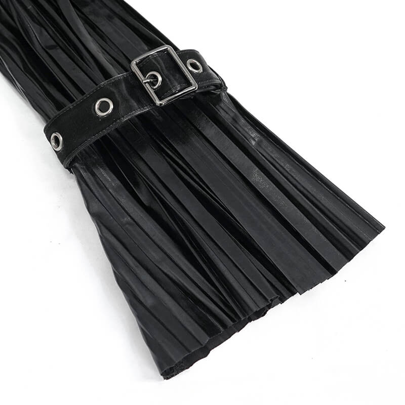 Close-up of a black pleated belt with a buckle, perfect for adding a stylish touch to any outfit.