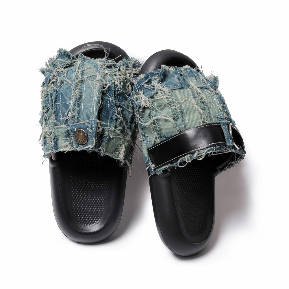 Sandalias grunge de denim desgastado para mujer con adorno de correa con anilla