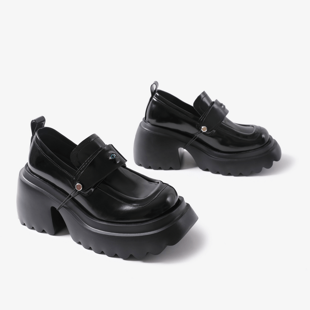 Mocassins gothiques à plateforme épaisse pour femme avec bride ornée d’un œil