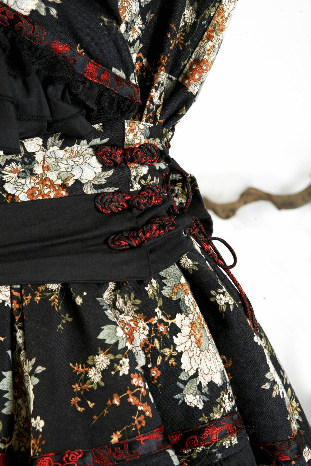 Robe Lolita florale noire d'inspiration gothique pour femmes