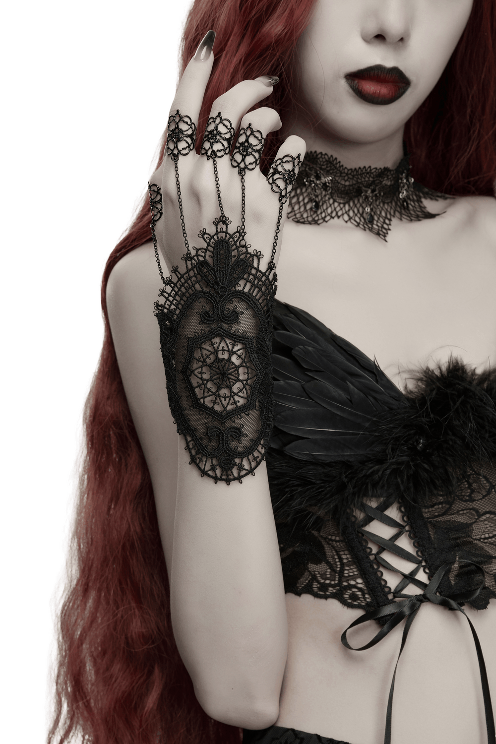 Bijou de main gothique en dentelle pour femme avec chaînes reliées aux bagues