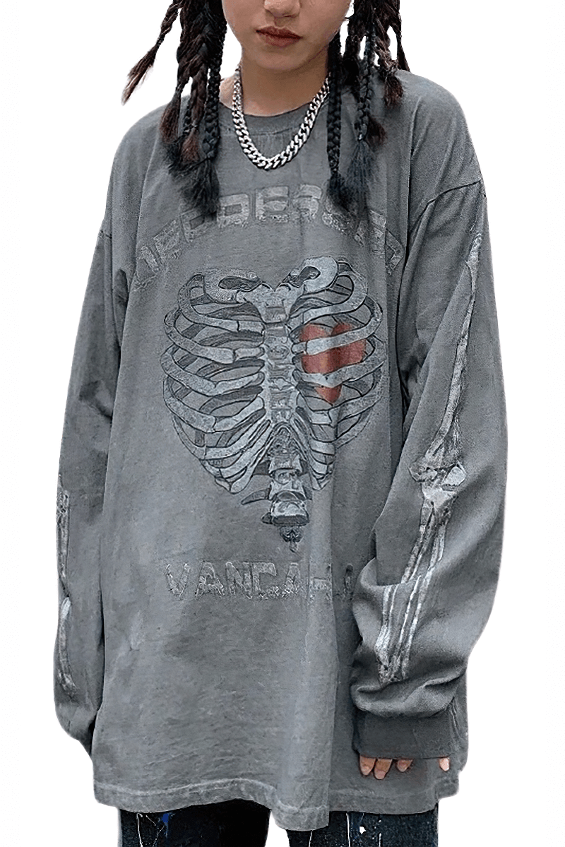 Oversized women's punk sweatshirt featuring a heart skeleton print, perfect for a trendy streetwear look.