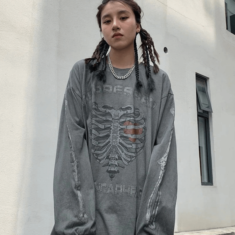 Trendy women's oversized punk sweatshirt with heart skeleton print, perfect for casual fashion and comfort.
