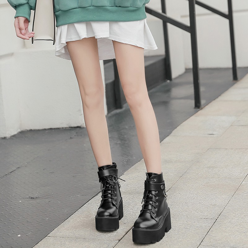 Trendy women's black PU leather gothic boots with platform and laces, perfect for stylish autumn outfits.