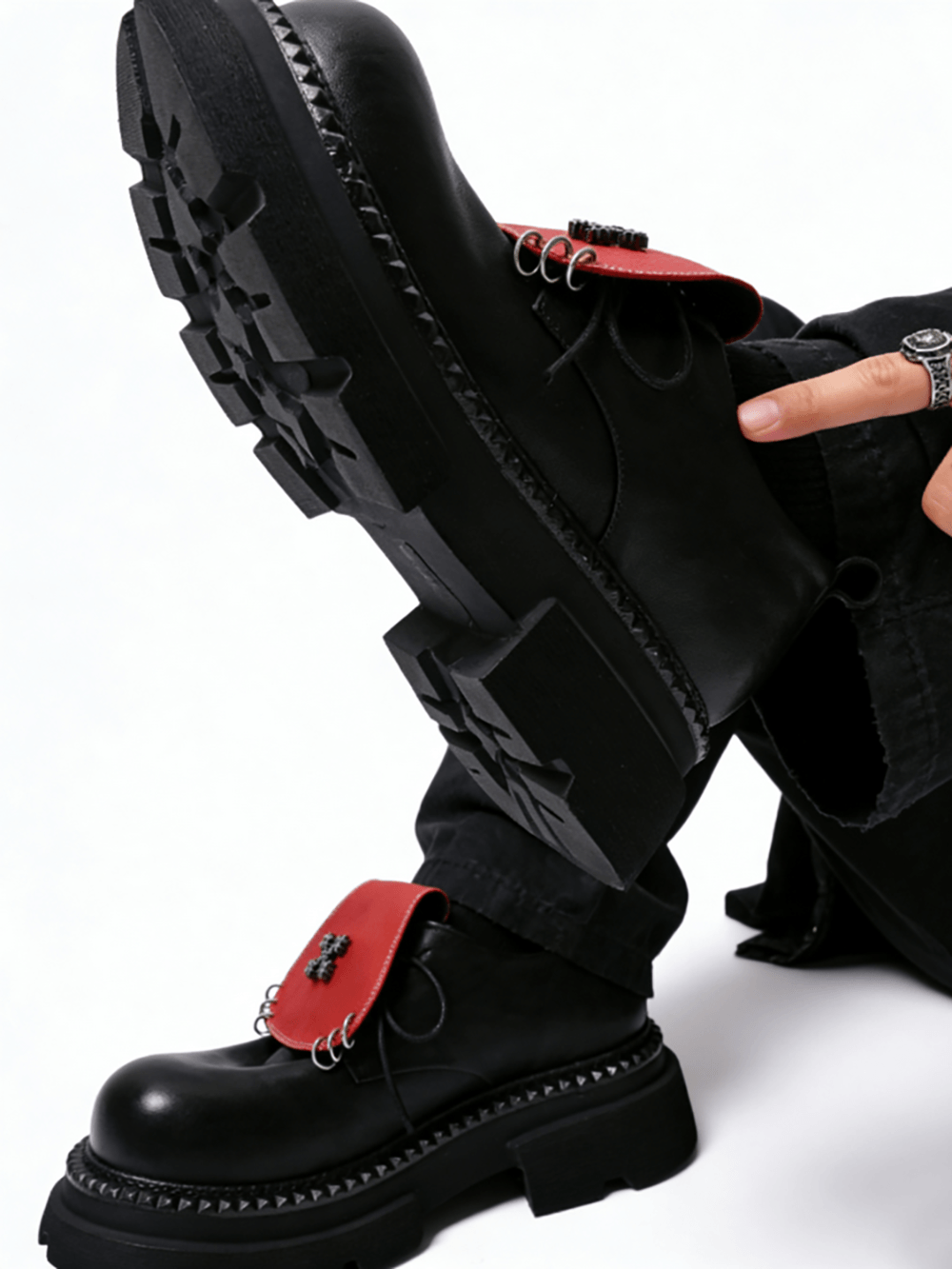 Zapatos derby góticos de plataforma para mujer con suelas dentadas