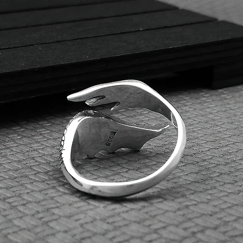 Unisex adjustable ring featuring a vintage-style feather wing design in 925 sterling silver, perfect for any wardrobe.