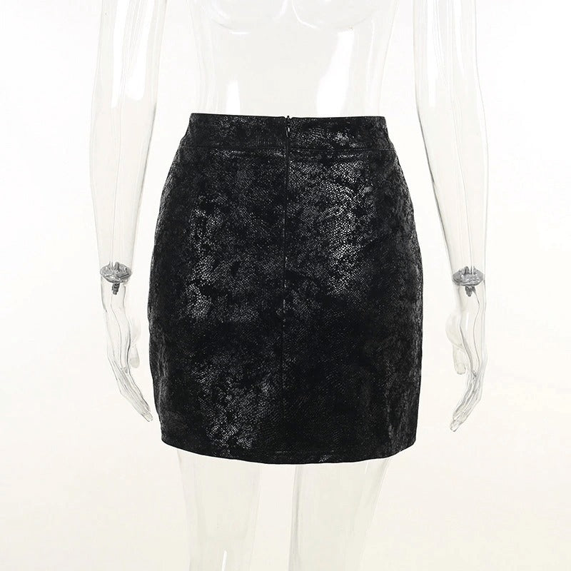 Stylish women's high-waisted mini skirt in black with a modern cut and rivet details, perfect for punk and gothic looks.