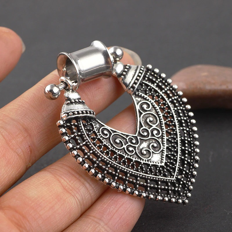 Elegant vintage Gothic style stainless steel tunnel earrings with heart design, showcasing intricate patterns.