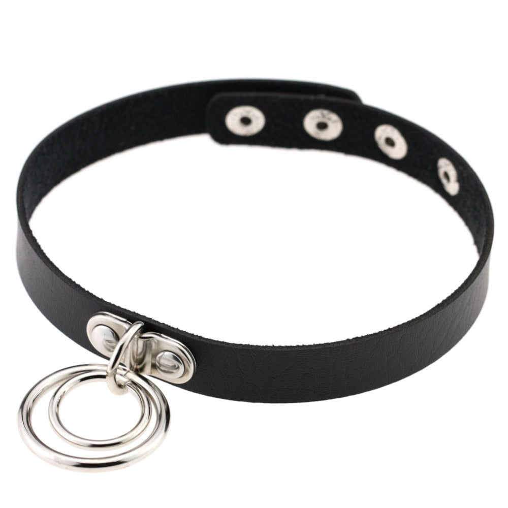 Aesthetic Gothic PU leather choker featuring metal rings, perfect for rockstar outfits and cosplay.