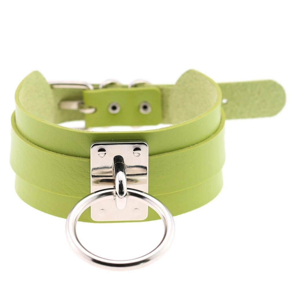 Trendy green vegan leather choker necklace with metal ring for women in punk style.