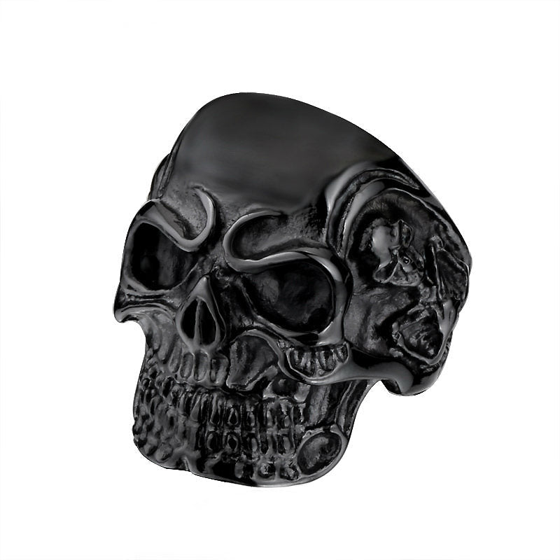 Big triple skull ring in black, showcasing intricate details for rock style enthusiasts. Unique biker jewelry for a bold look.