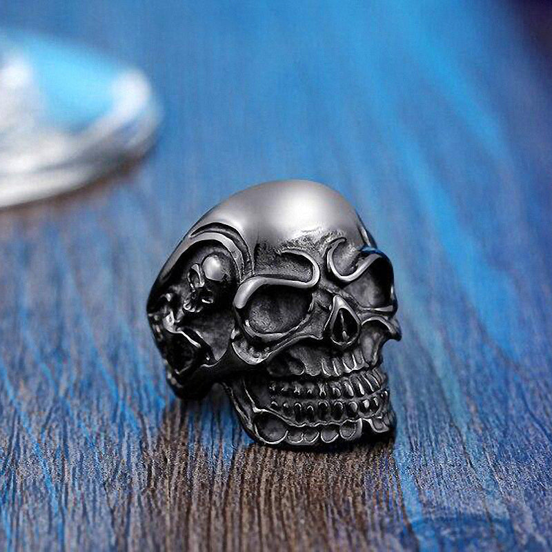 Big Triple Skull Ring in stainless steel, showcasing a bold rock style with intricate skull detailing.