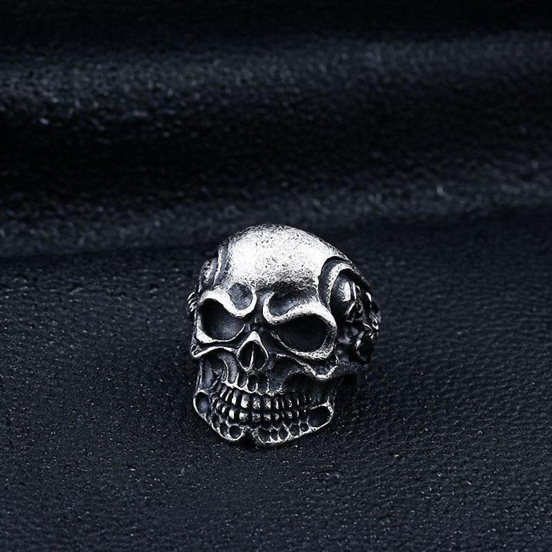 Big triple skull ring in stainless steel, perfect for rock style jewelry lovers and bikers. Elevate your fashion statement!