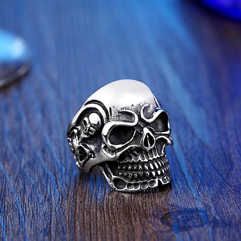 Big triple skull ring made of stainless steel, showcasing three skulls for rock style enthusiasts.