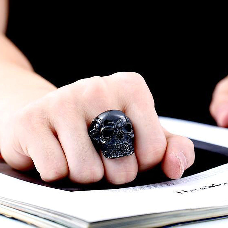 Big triple skull ring showcased on a hand, perfect for alternative fashion and rock style enthusiasts.