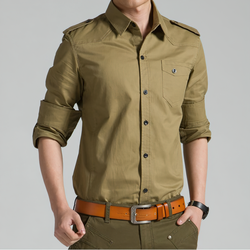 Casual military shirt for men in olive green with rolled sleeves and pocket, paired with a stylish belt.