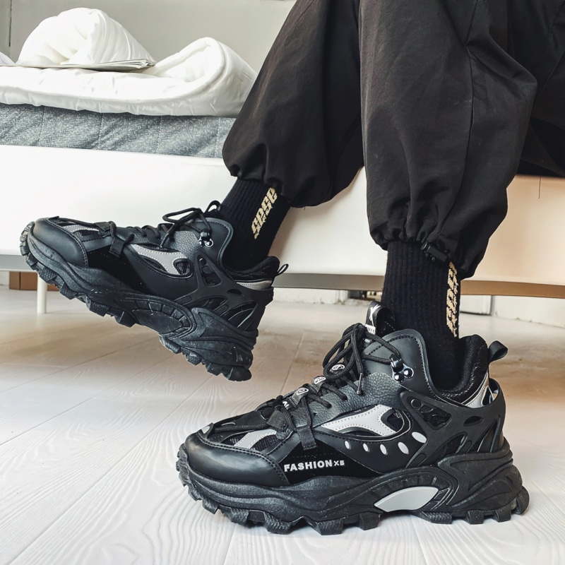 Alternative style men's sneakers in black PU leather with high soles, perfect for a trendy look.