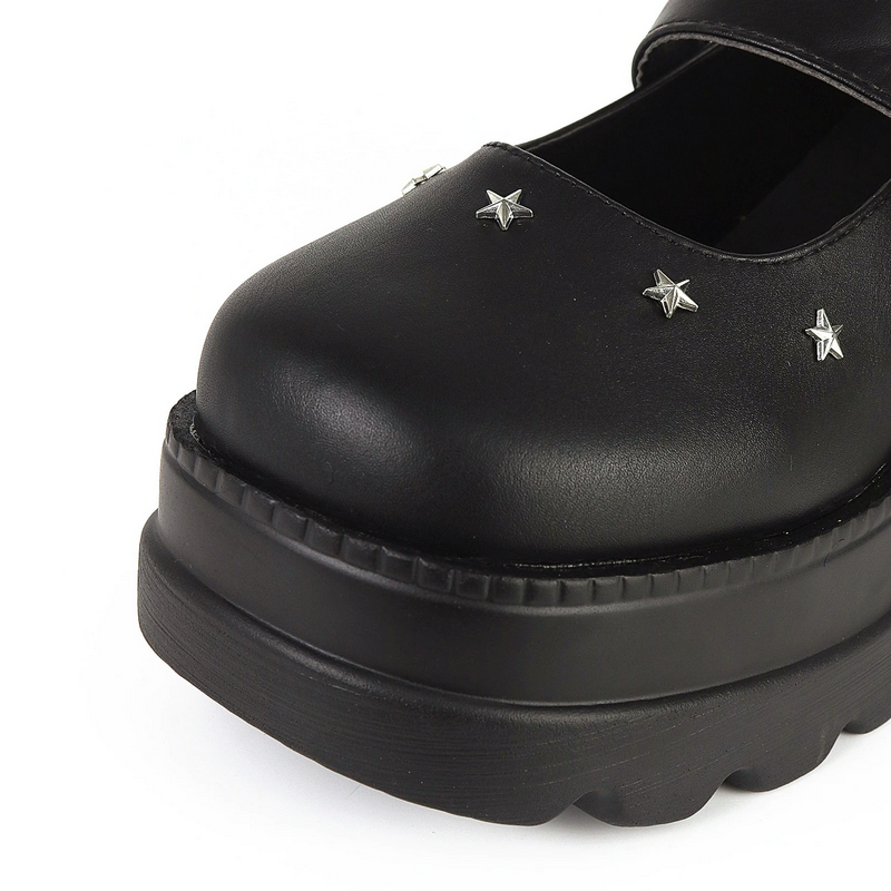 Close-up of black leather high pumps with star decorations and rubber platform, perfect for gothic outfits and all occasions.