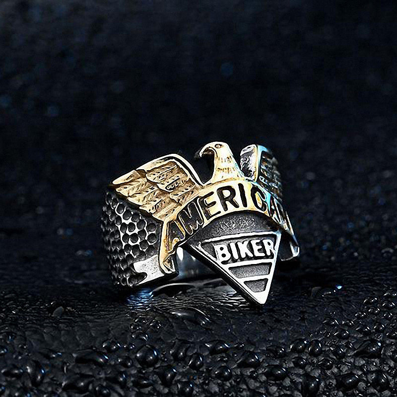 Stylish American Biker Eagle Ring in stainless steel with gold accents, perfect for rock fashion enthusiasts.