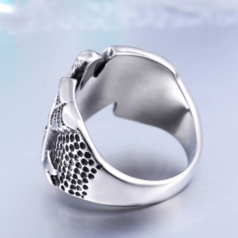 American biker eagle ring in stainless steel, featuring detailed eagle design and comfortable fit for rock fashion lovers.