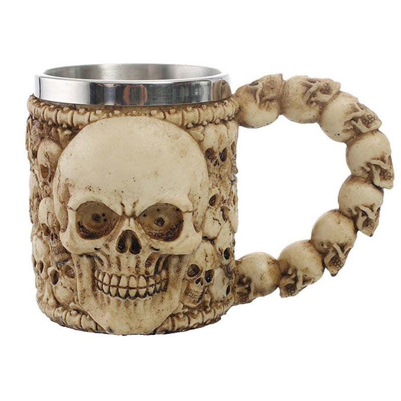 Gothic skull mug in resin and stainless steel, ideal for Viking-themed drinks and spooky decor.