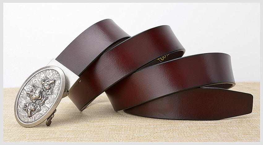 Automatic buckle cowhide leather belt with wolf design buckle, stylish and comfortable for men and women.