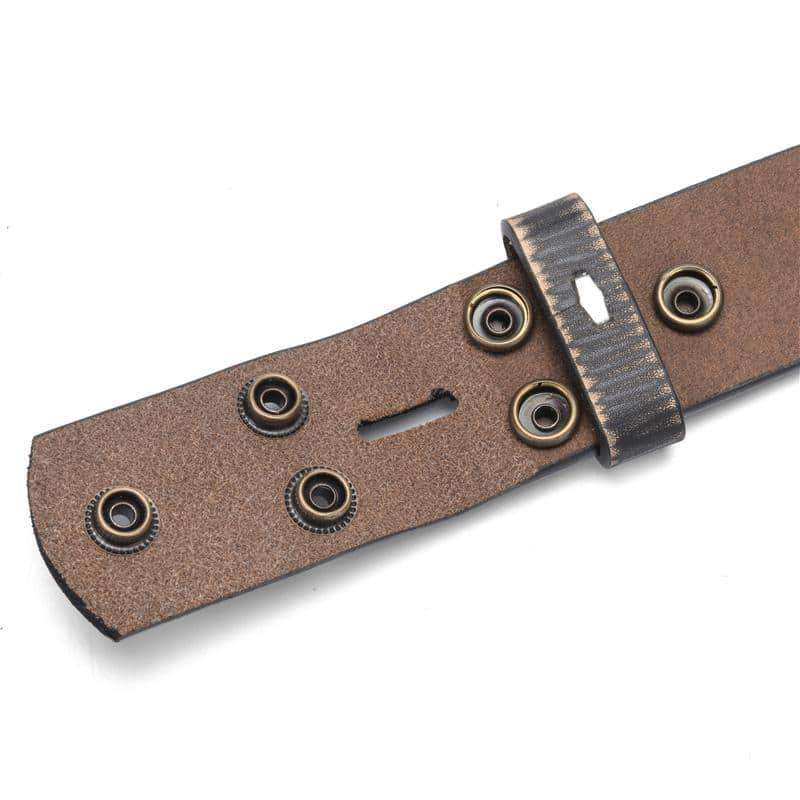 Detail of a genuine leather belt without buckle, featuring snaps and a stylish brown finish, perfect for casual wear.