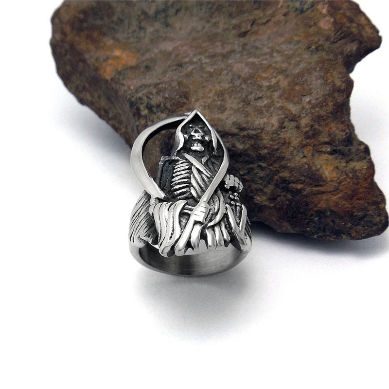 Big skeleton ring in stainless steel; bold vintage jewelry perfect for concerts or biker accessories.