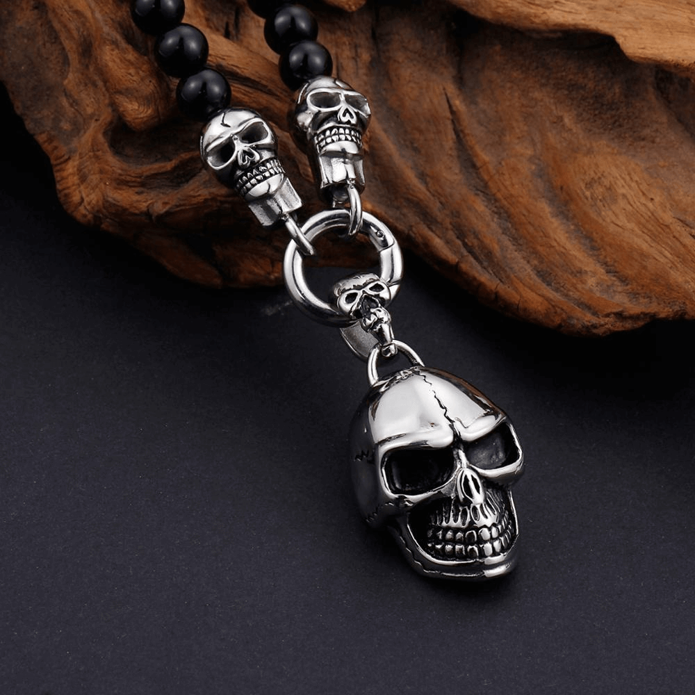 Biker chain necklace with skull pendant and black glass beads for rock style fashion. Perfect for concerts and rock parties.